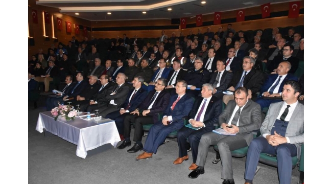 Manisa Valisi Güvençer, 2018 Yılı 2. Muhtarlar Toplantısını Turgutlu'da Yaptı
