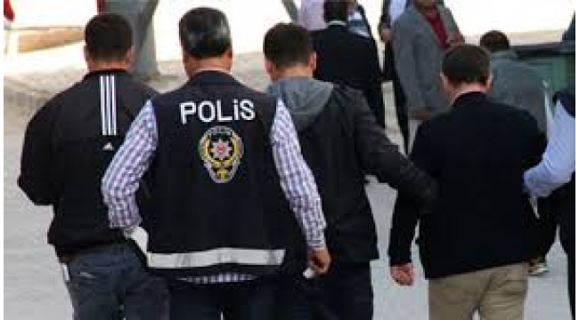 İzmir'de FETÖ operasyonu: 14'ü polis 20 şüpheli yakalandı